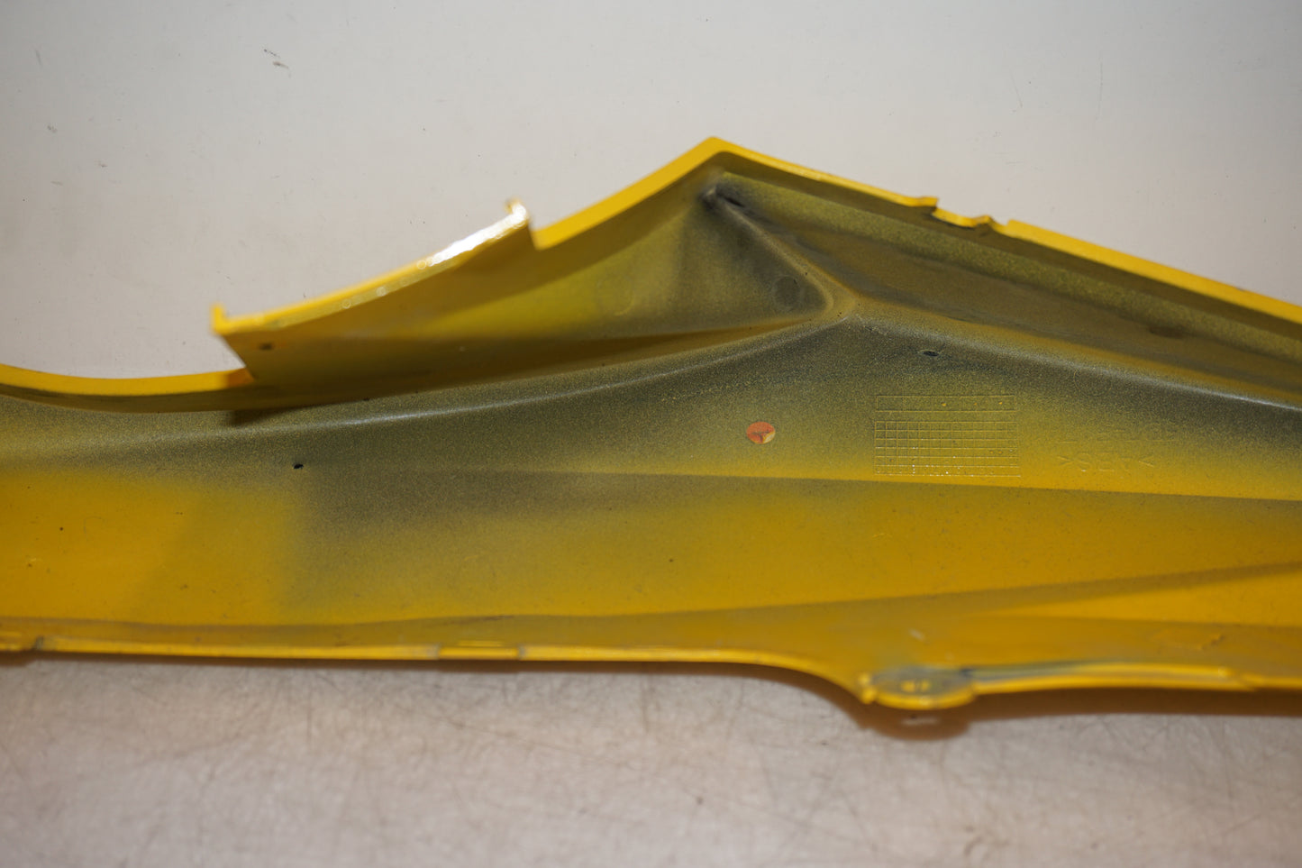 Snett uppifrån på Bakvinge från en Yamaha YZF-R 125 -2008 motorcykel.