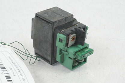 Framsidan på Startrelä från en Honda CB 600 Hornet -2000 motorcykel.