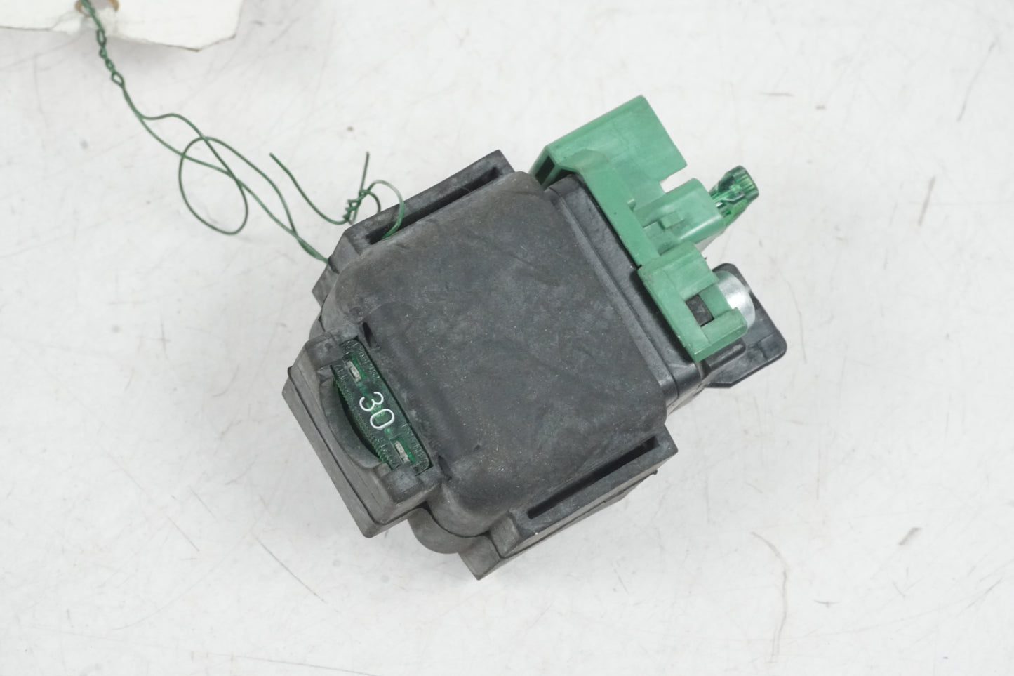 Höger sida på Startrelä från en Honda CB 600 Hornet -2000 motorcykel.