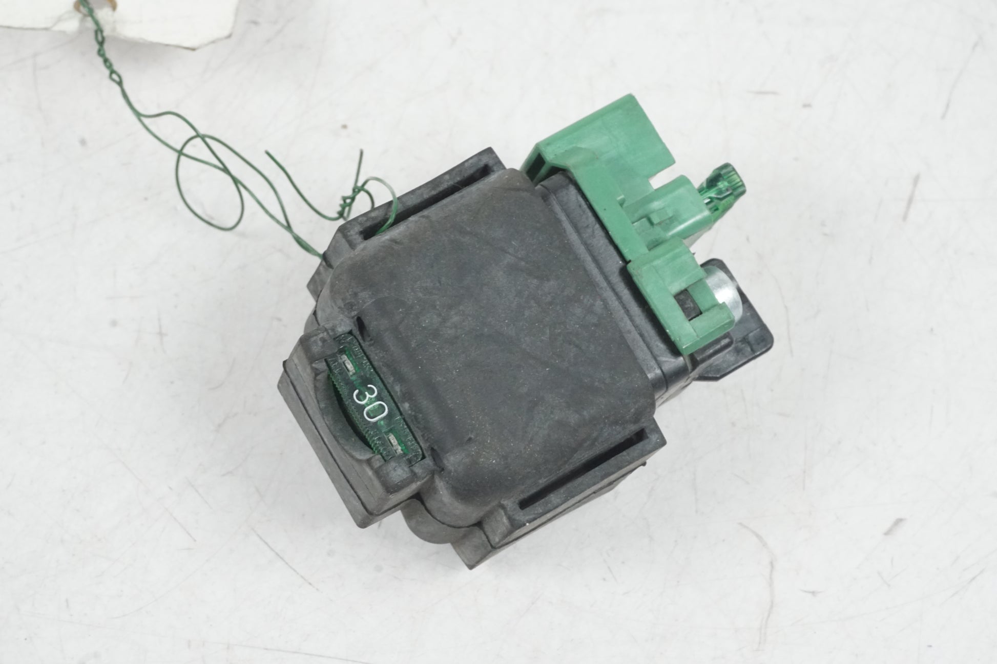 Höger sida på Startrelä från en Honda CB 600 Hornet -2000 motorcykel.