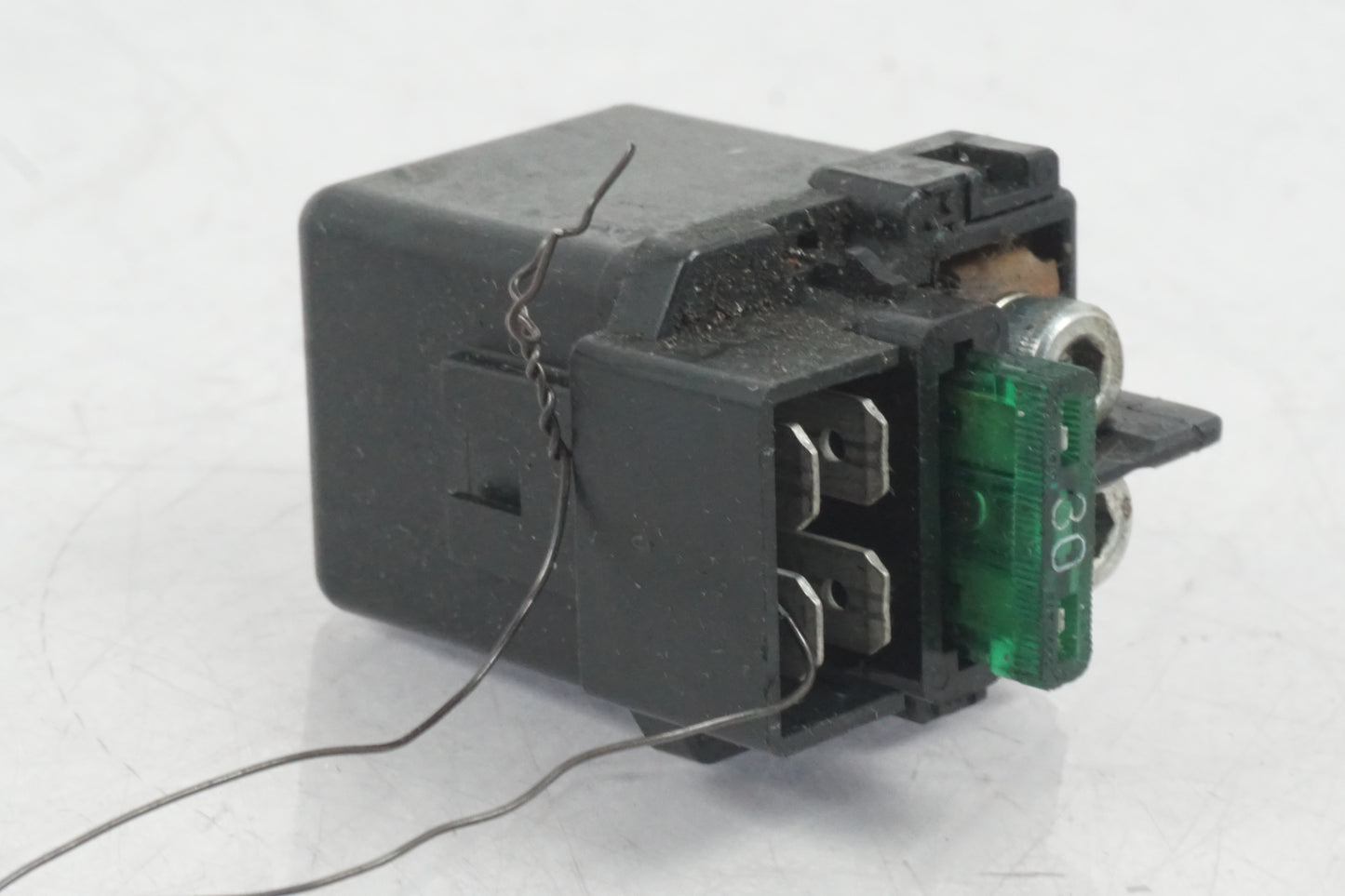 Baksidan på Startrelä från en Honda CBR 125 R -2011 motorcykel.