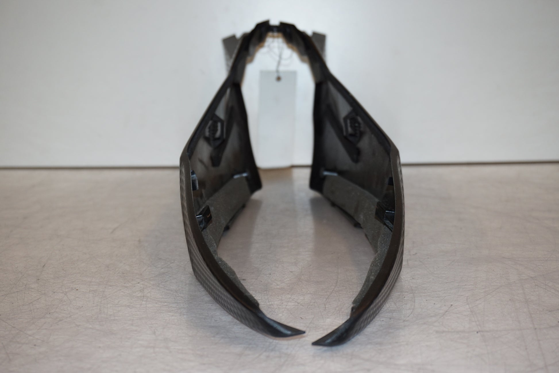 Baksidan på Bensintankskåpa från en Yamaha YZF R6 -2011 motorcykel.