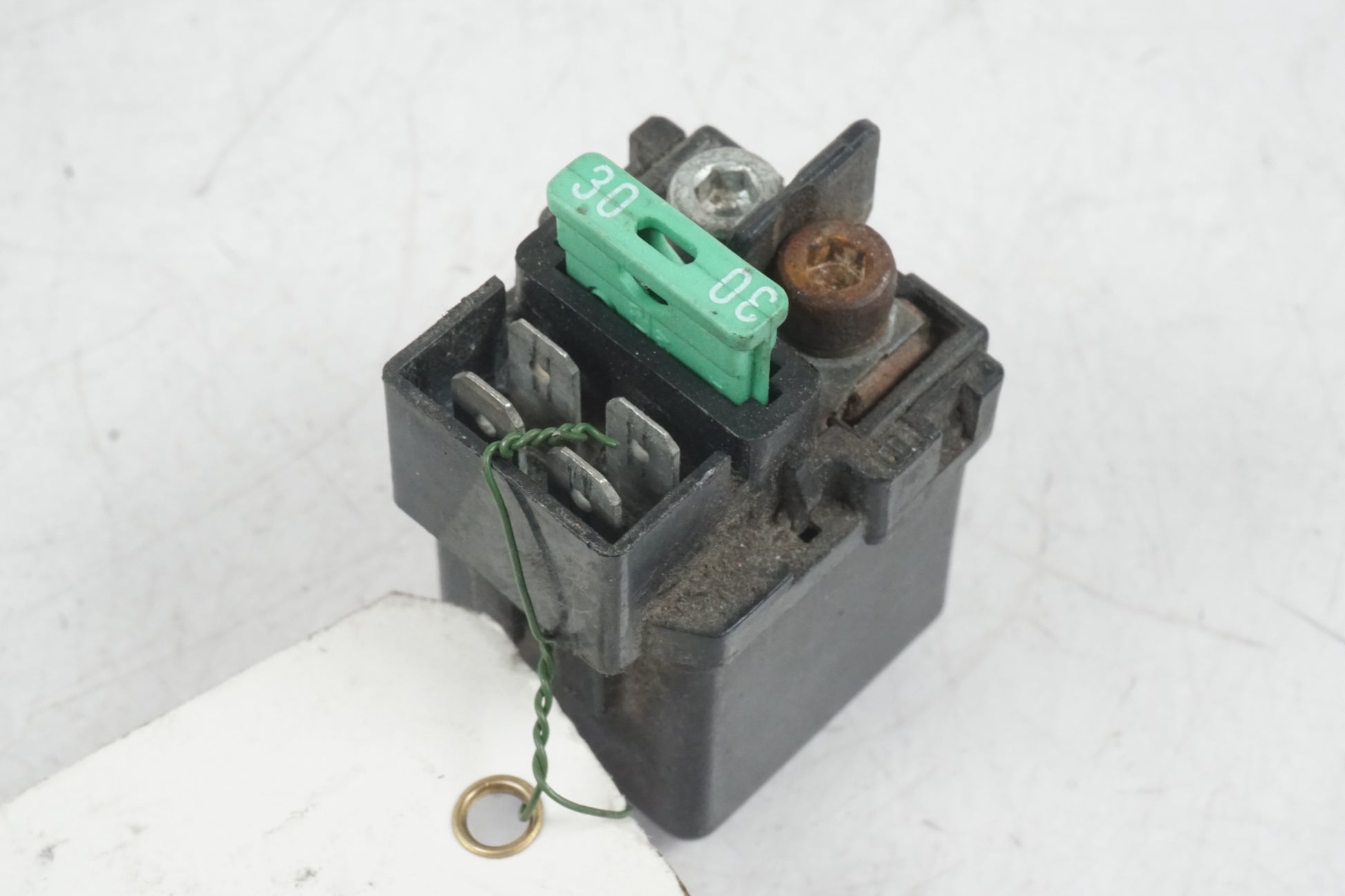 Framsidan på Startrelä från en Honda CBR 600 -2002 motorcykel.