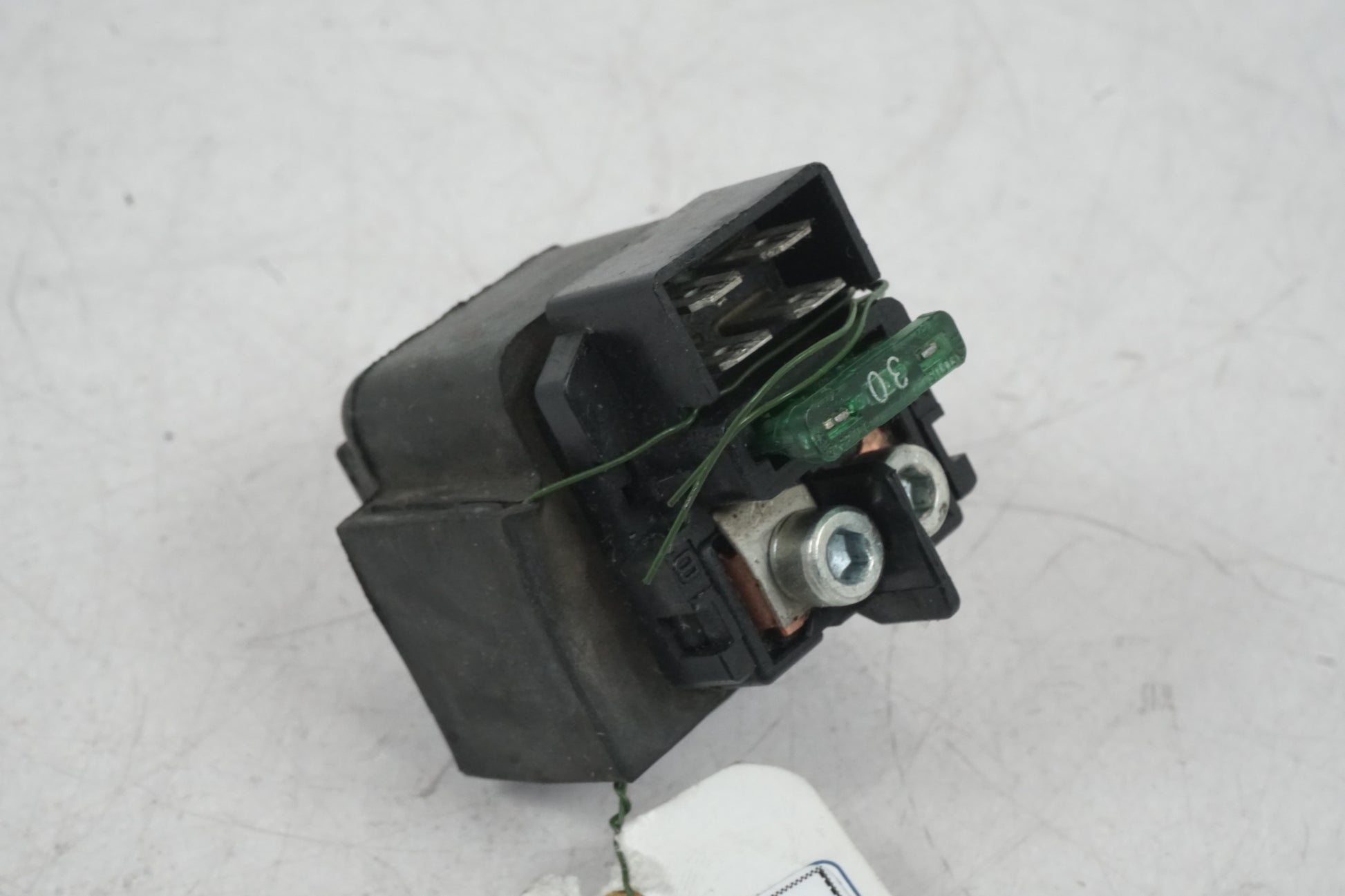 Framsidan på Startrelä från en Honda CBR 600 -1998 motorcykel.