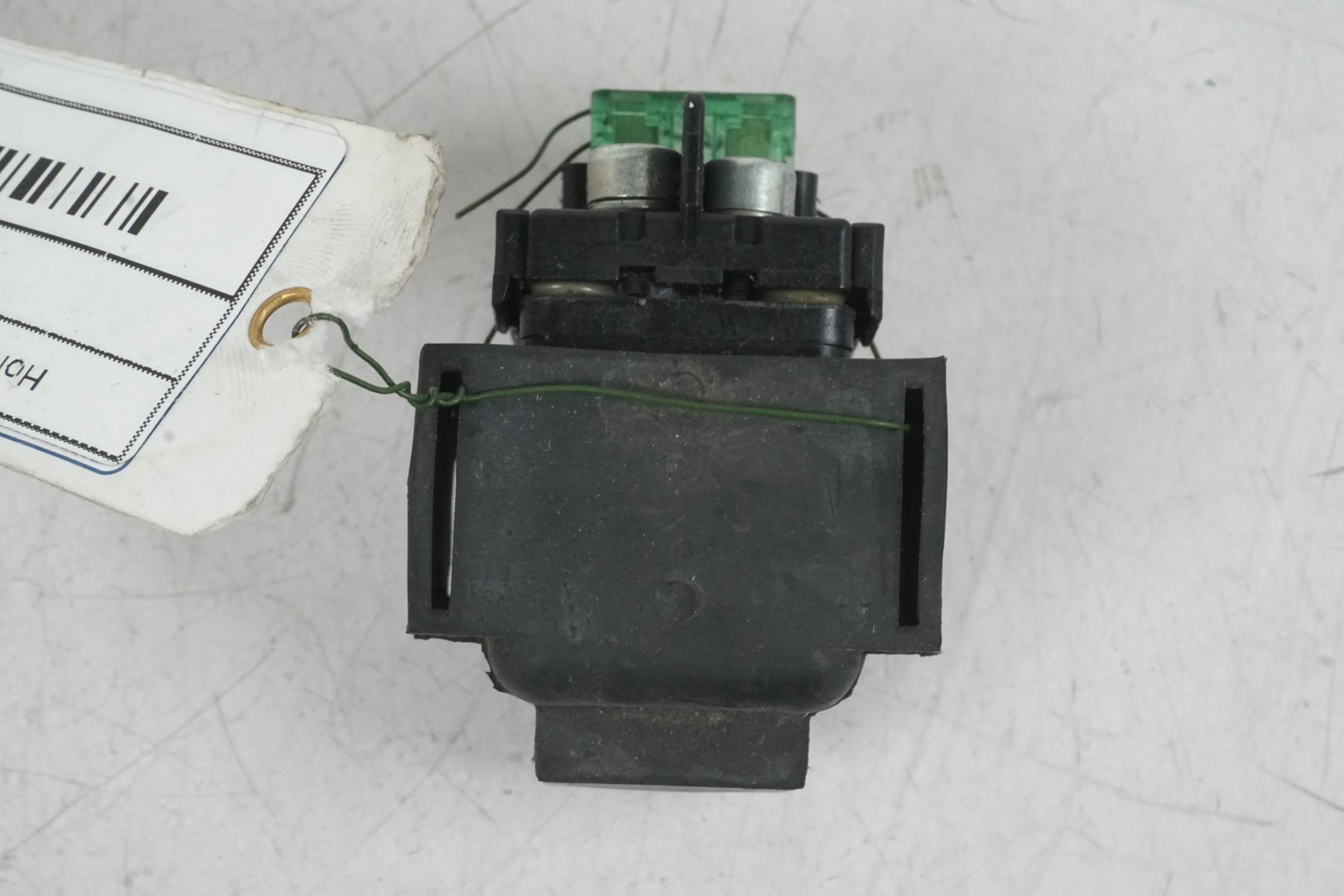 Baksidan på Startrelä från en Honda CBR 600 -1998 motorcykel.