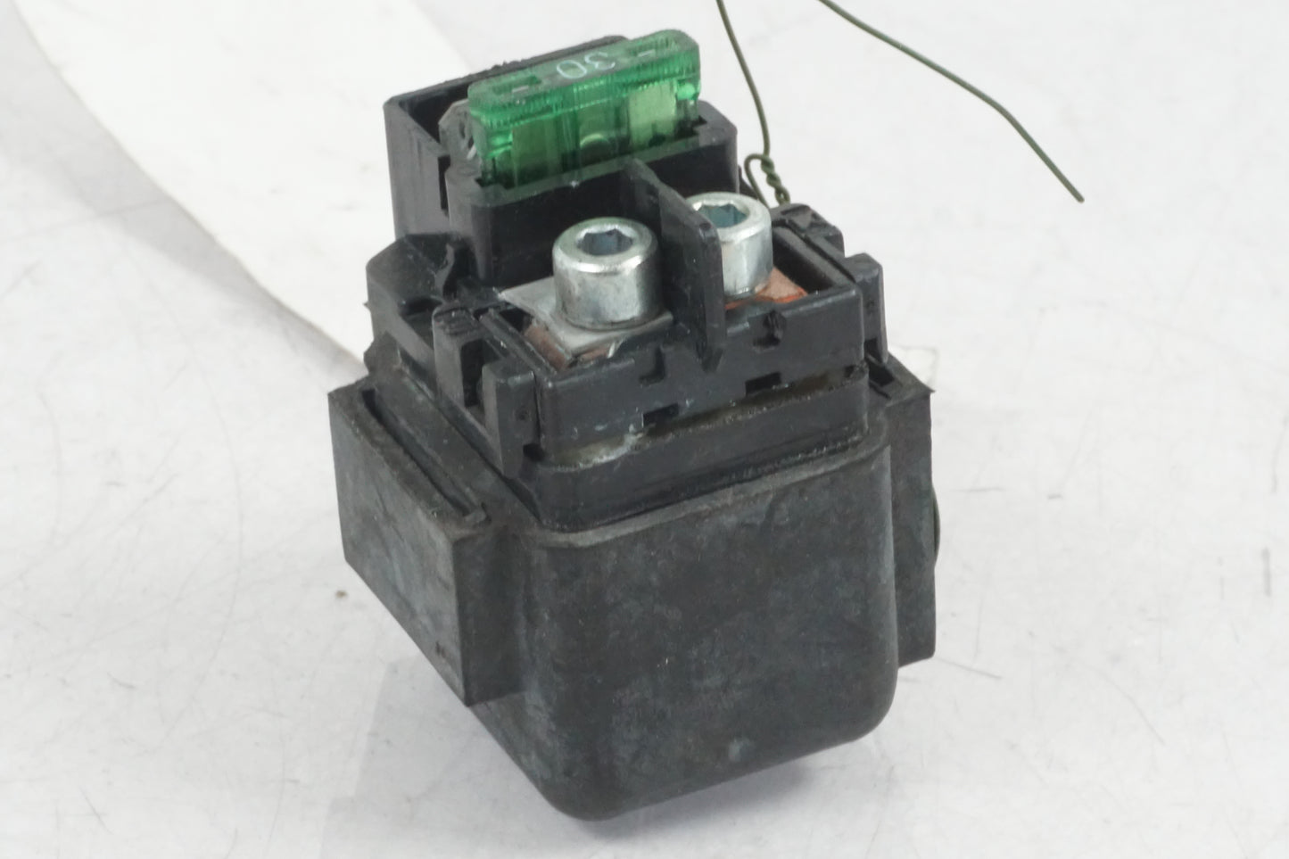 Baksidan på Startrelä från en Honda CBR 600 RR -2003 motorcykel.