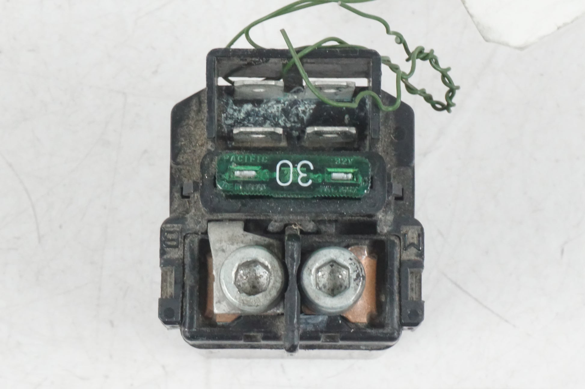 Baksidan på Startrelä från en Honda CBR 125 R -2008 motorcykel.