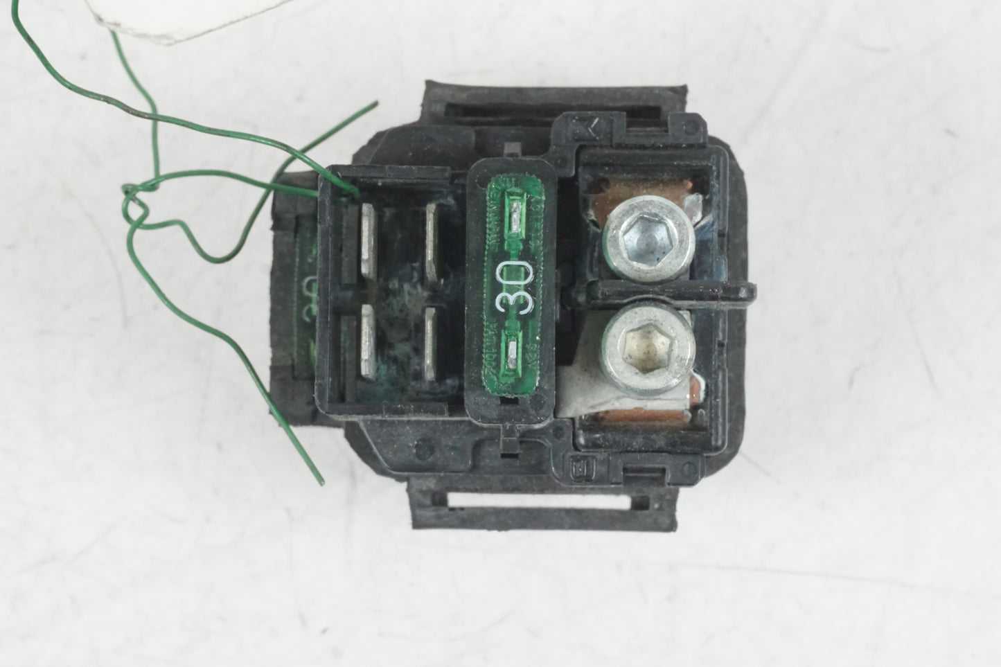 Baksidan på Startrelä från en Honda CBR 600 RR -2003 motorcykel.