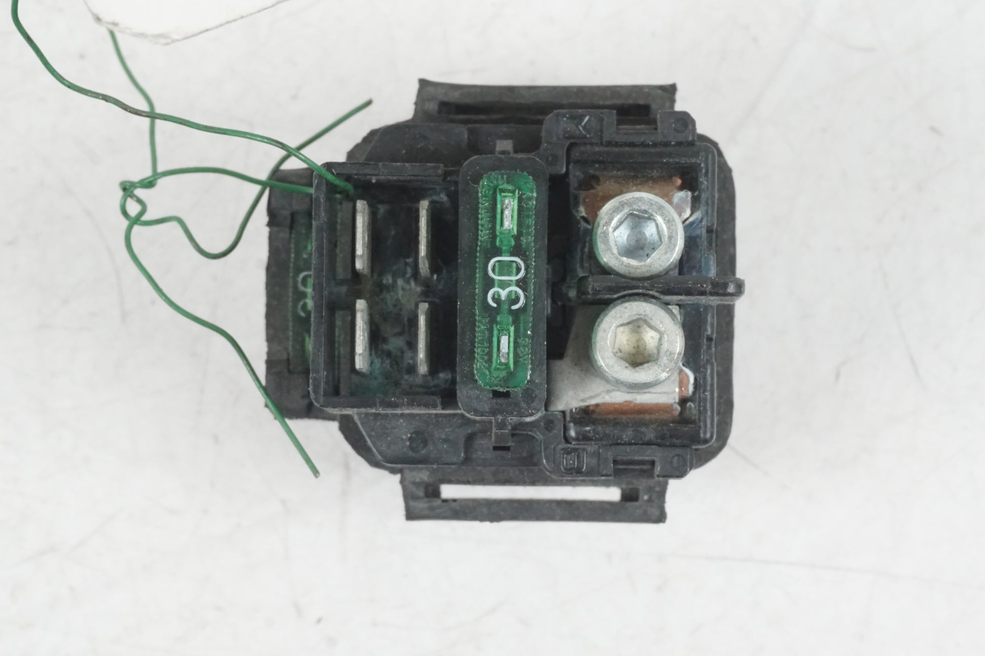 Baksidan på Startrelä från en Honda CBR 600 RR -2003 motorcykel.