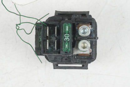 Baksidan på Startrelä från en Honda CBR 600 RR -2003 motorcykel.