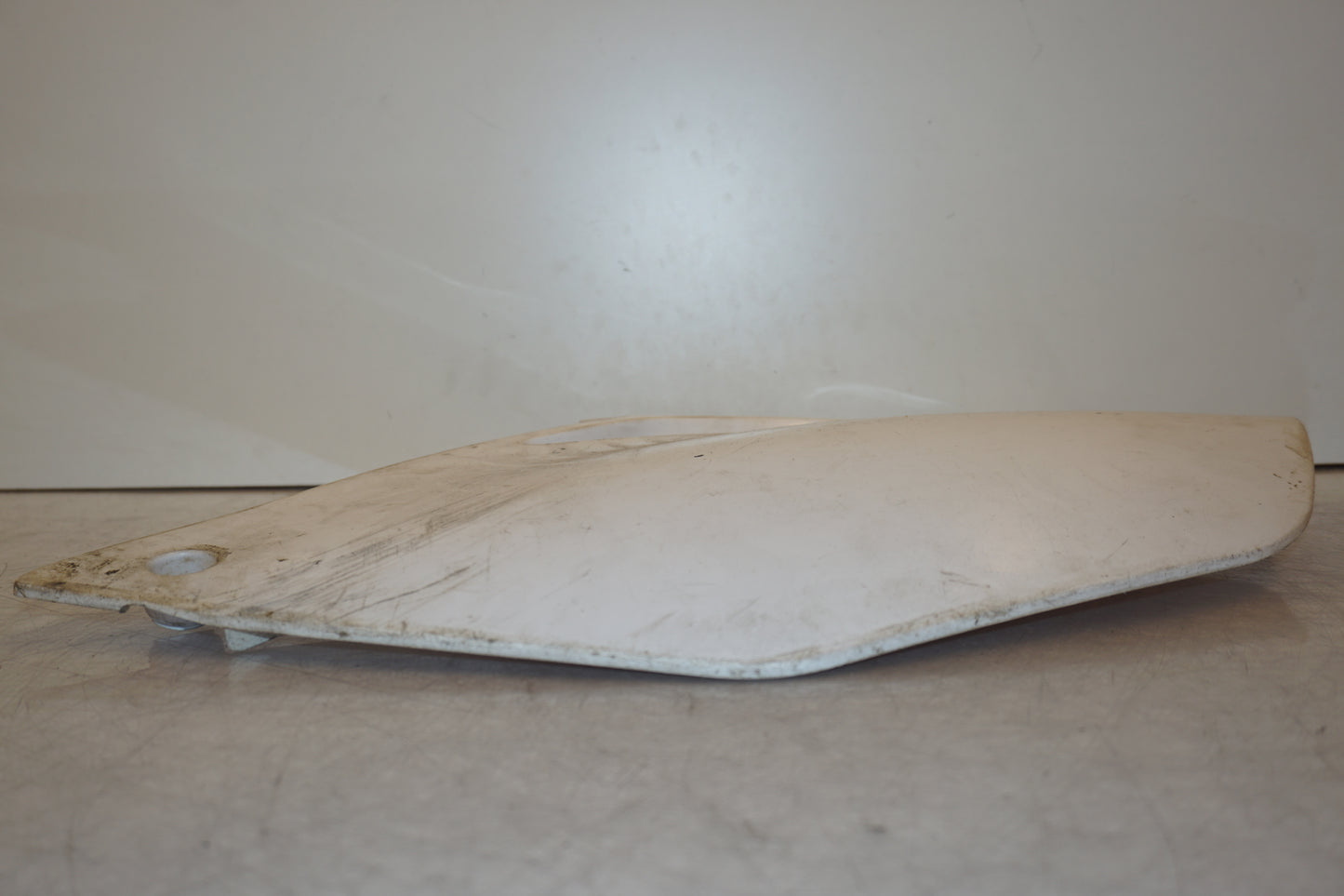 Vänster sida på Sidopanel från en Yamaha Yz450 F -2003 motorcykel.