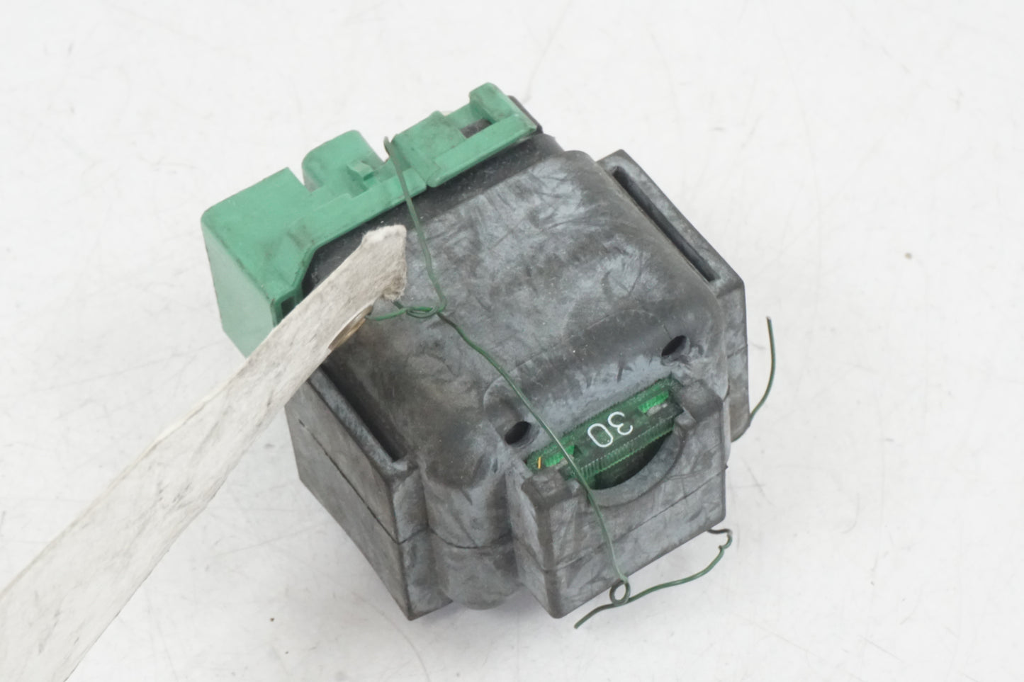 Baksidan på Startrelä från en Honda CB 600 Hornet -2002 motorcykel.