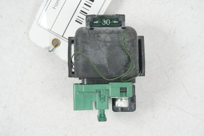 Baksidan på Startrelä från en Honda CB 500 F -2013 motorcykel.