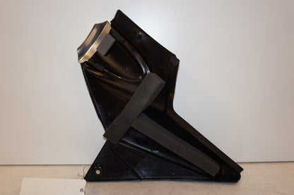 Snett nerifrån på Sidopanel från en Yamaha XJR 1300 -2005 motorcykel.