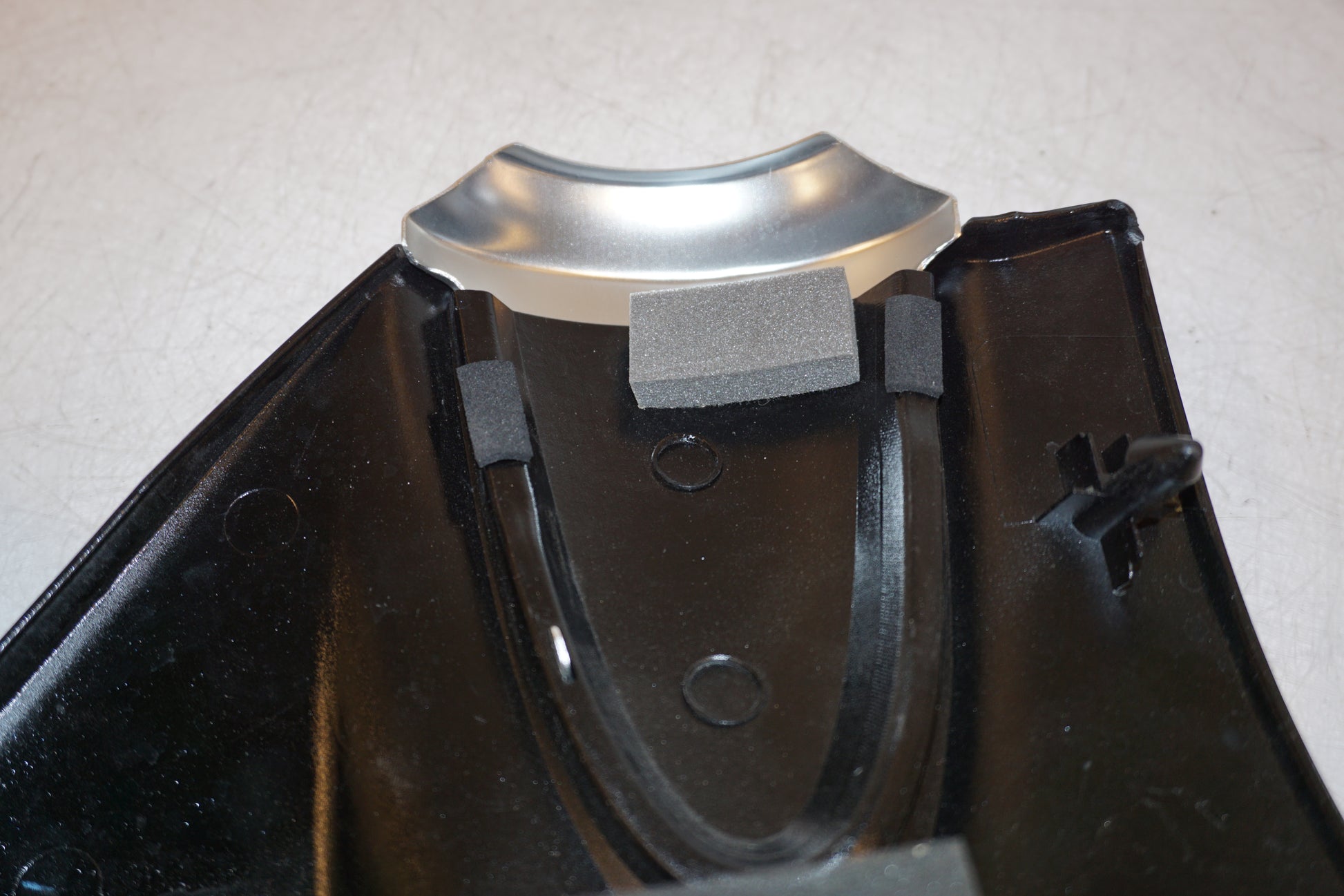 Extrabild1 på Sidopanel från en Yamaha XJR 1300 -2005 motorcykel.