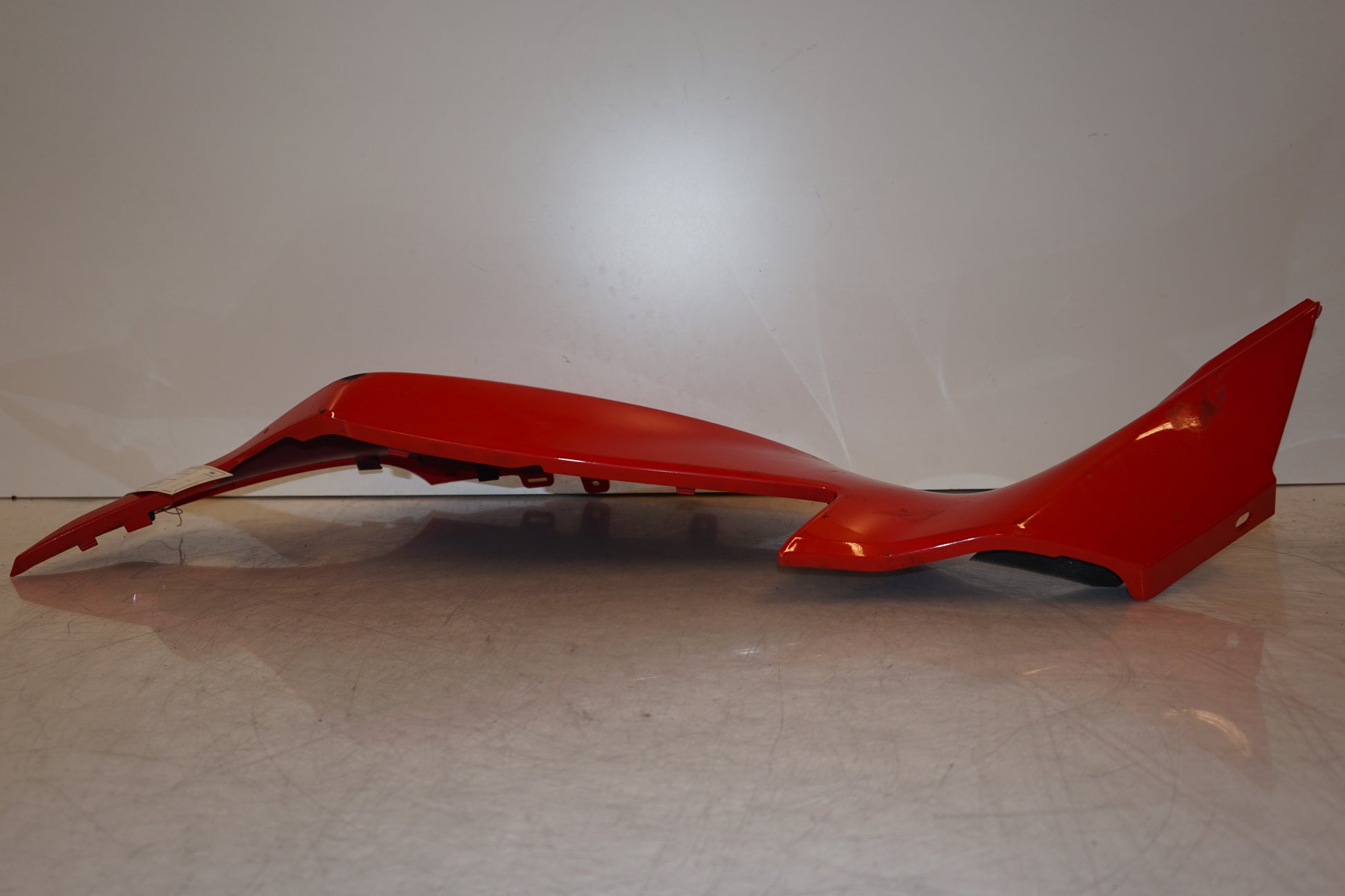 Baksidan på Bensintankskåpa från en Yamaha MT-07 -2014 motorcykel.