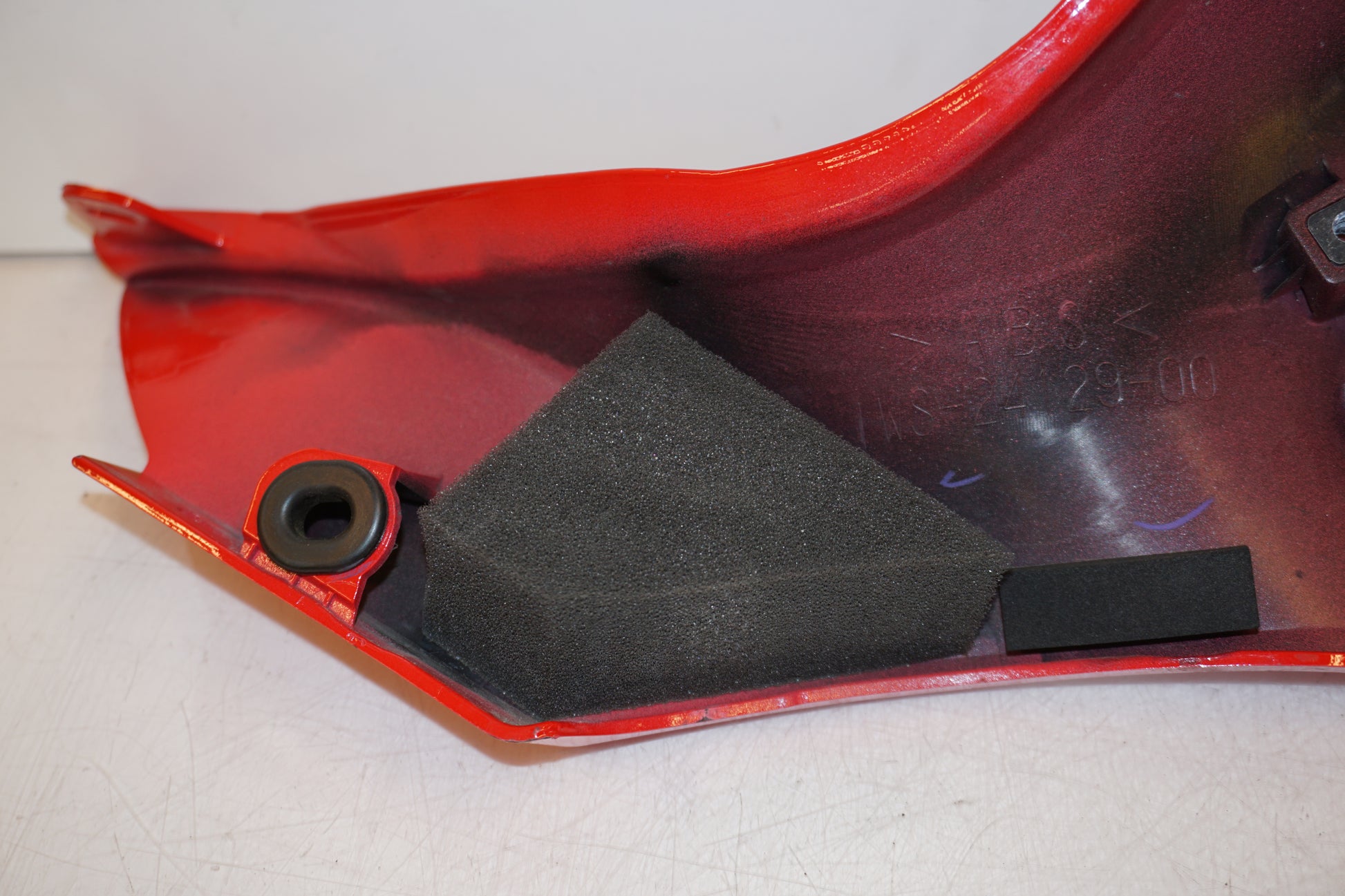 Extrabild2 på Bensintankskåpa från en Yamaha MT-07 -2014 motorcykel.