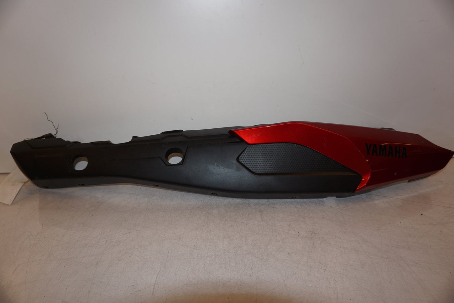 Framsidan på Bakvinge från en Yamaha MT-09 Tracer -2016 motorcykel.