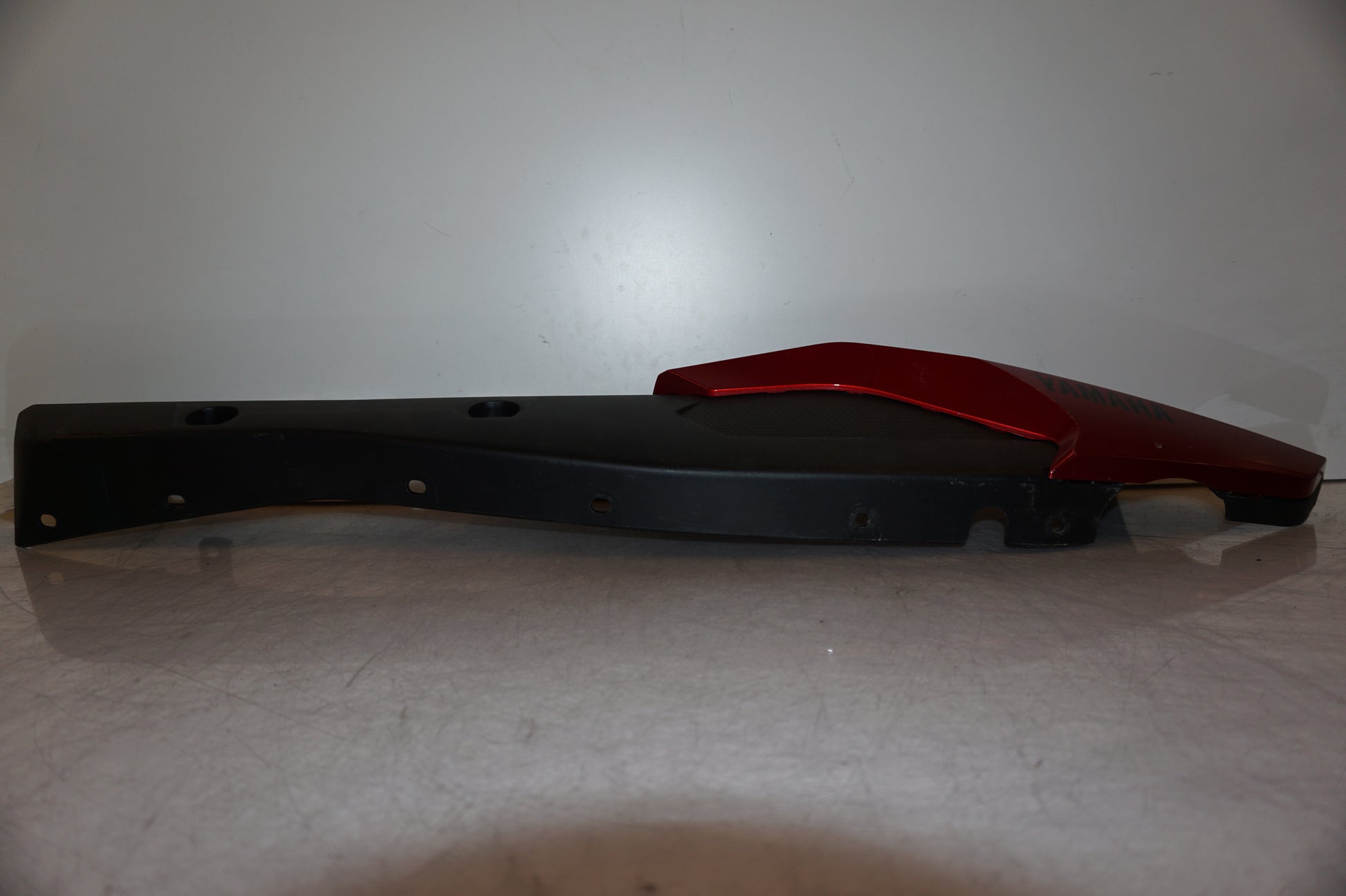 Baksidan på Bakvinge från en Yamaha MT-09 Tracer -2016 motorcykel.