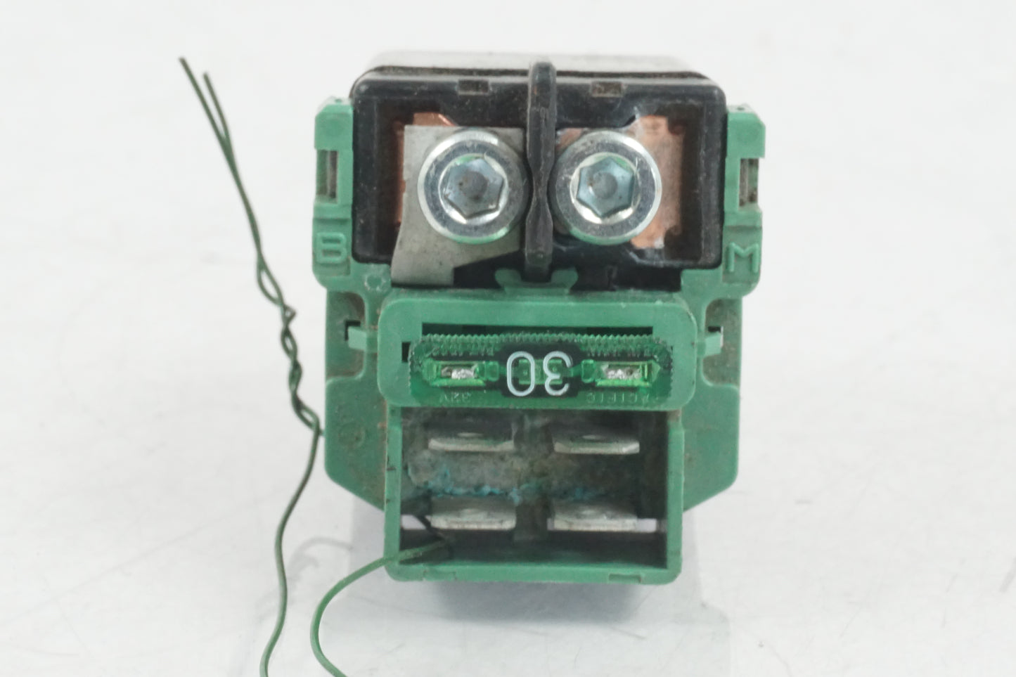 Baksidan på Startrelä från en Honda CB 750 SF -2003 motorcykel.