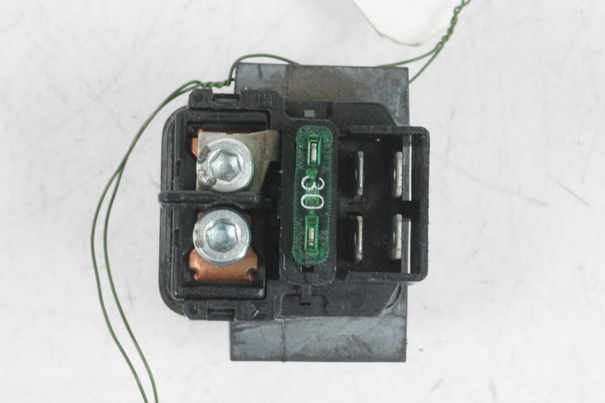 Baksidan på Startrelä från en Honda XL 650 V -2004 motorcykel.