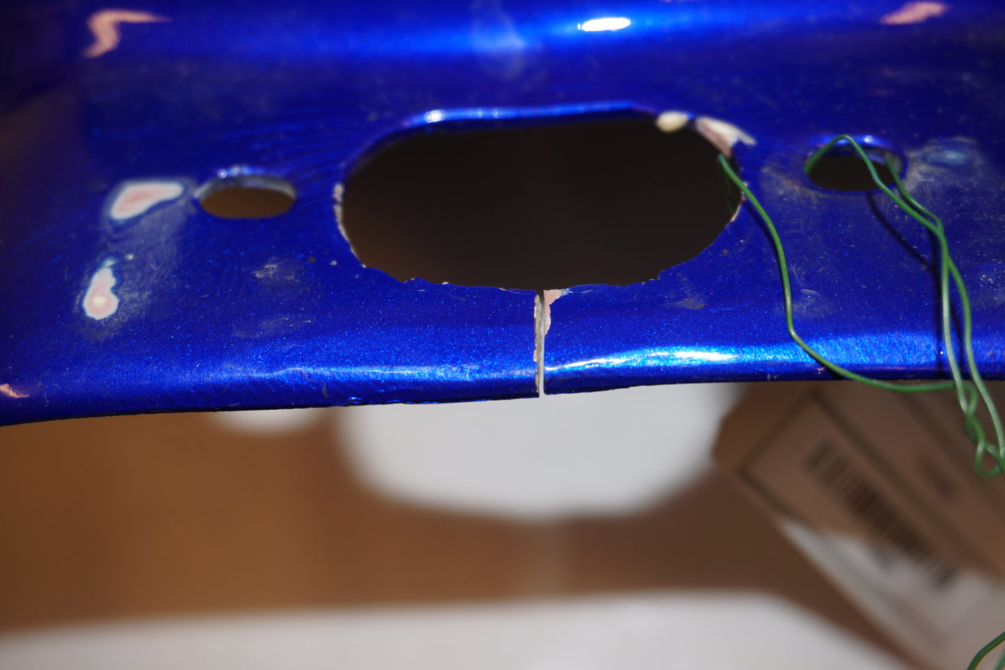 Vänster sida på Bensintankskåpa från en Yamaha YZF 600 R -1997 motorcykel.