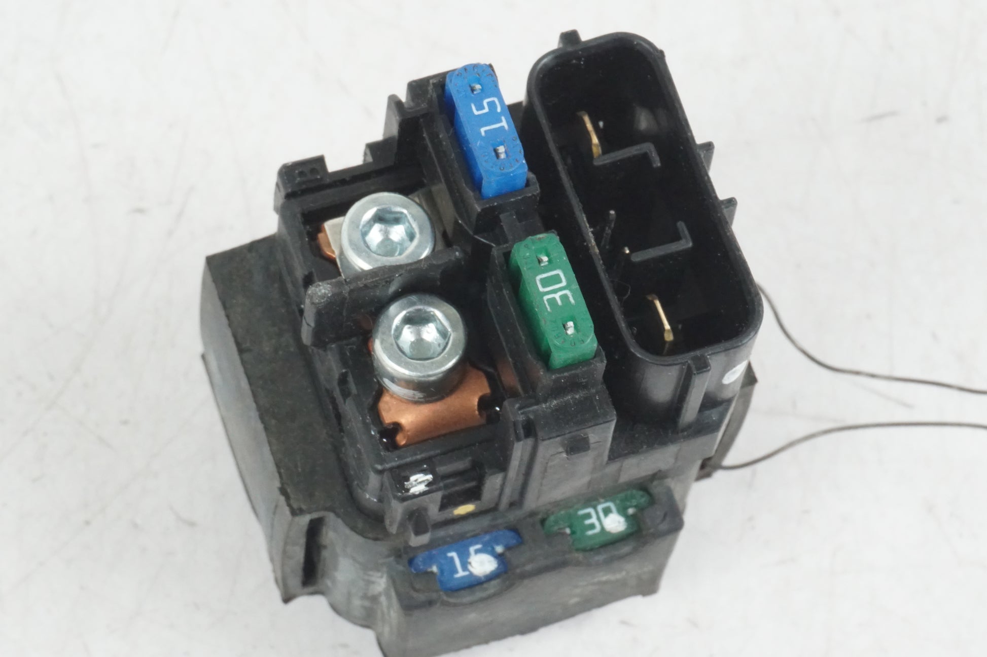 Höger sida på Startrelä från en Honda CRF 1000 Africa Twin -2016 motorcykel.