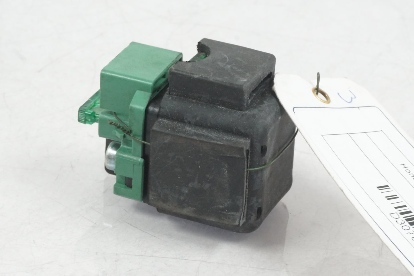 Höger sida på Startrelä från en Honda CB 900 F Hornet -2002 motorcykel.