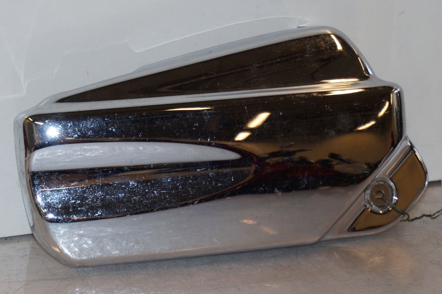 Framsidan på Sidopanel från en Yamaha XVS 1100 -2003 motorcykel.