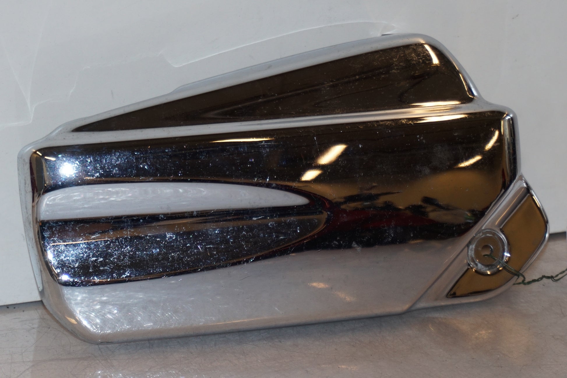 Framsidan på Sidopanel från en Yamaha XVS 1100 -2003 motorcykel.