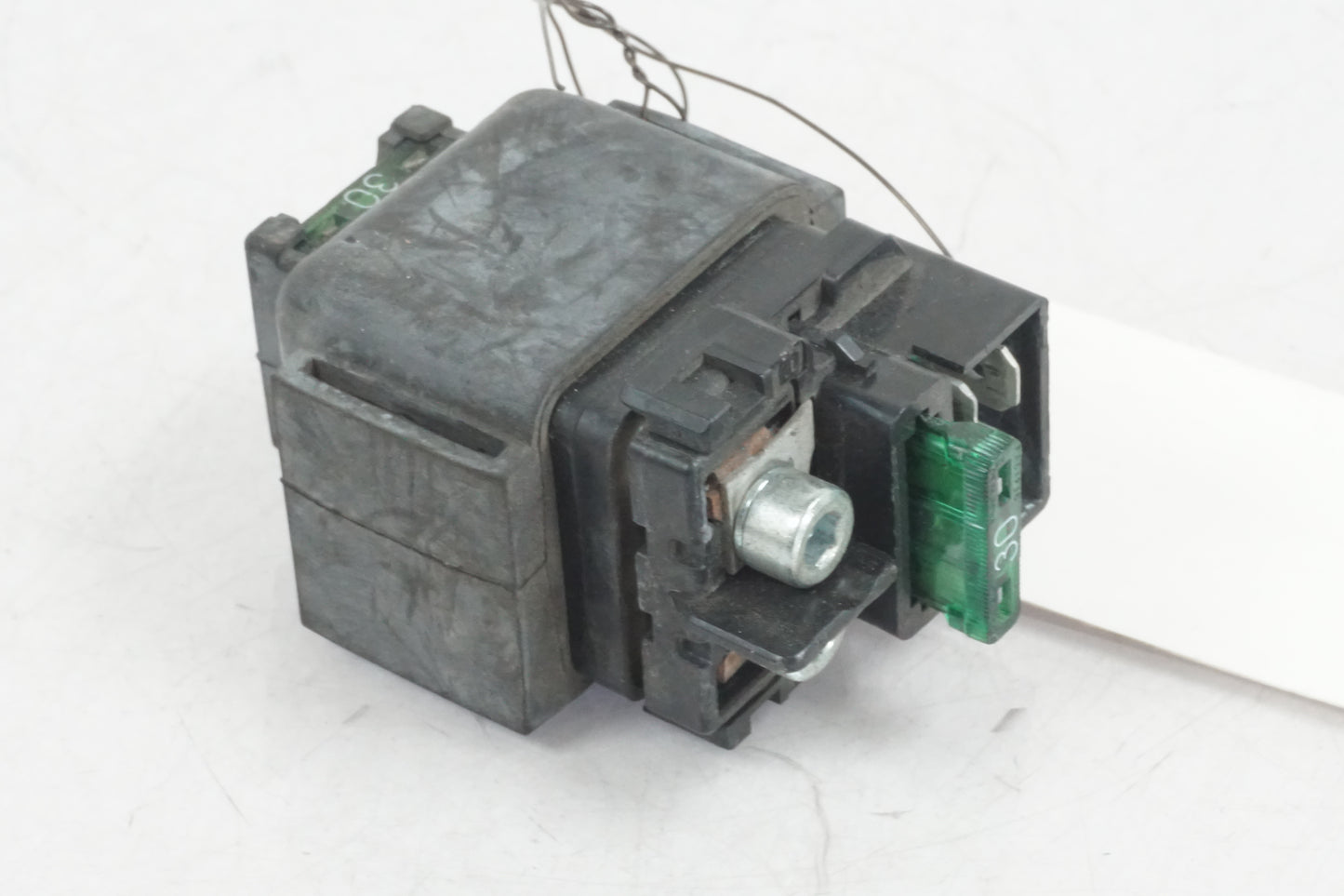 Framsidan på Startrelä från en Honda CBR 900 RR -1999 motorcykel.