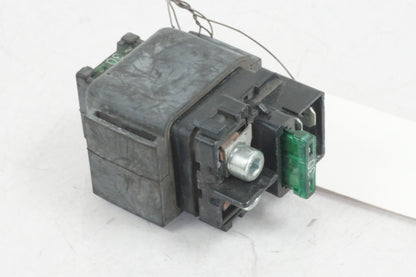 Framsidan på Startrelä från en Honda CBR 900 RR -1999 motorcykel.