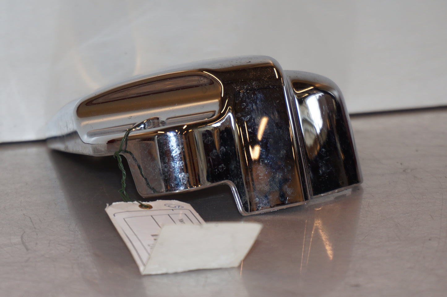 Snett uppifrån på Sidopanel från en Yamaha XVS 1100 -2003 motorcykel.