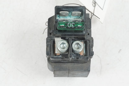 Baksidan på Startrelä från en Honda CBR 900 RR -1999 motorcykel.