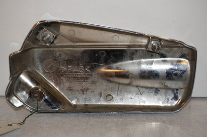 Snett nerifrån på Sidopanel från en Yamaha XVS 1100 -2003 motorcykel.