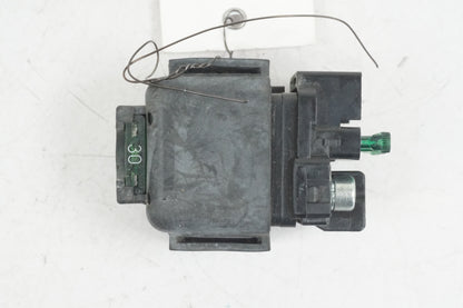 Vänster sida på Startrelä från en Honda CBR 900 RR -1999 motorcykel.