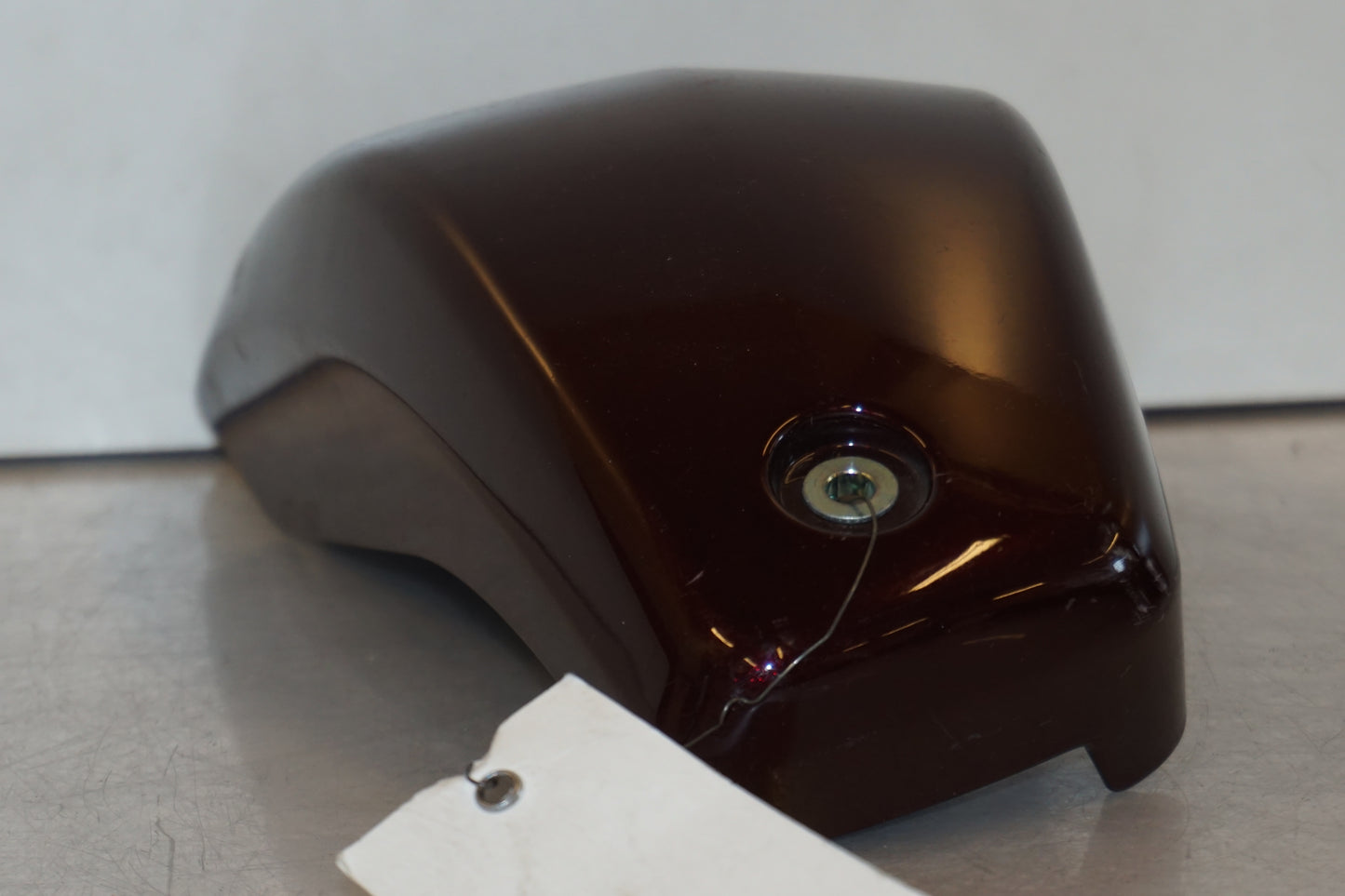 Snett uppifrån på Sidopanel från en Yamaha XVS 1300 -2008 motorcykel.