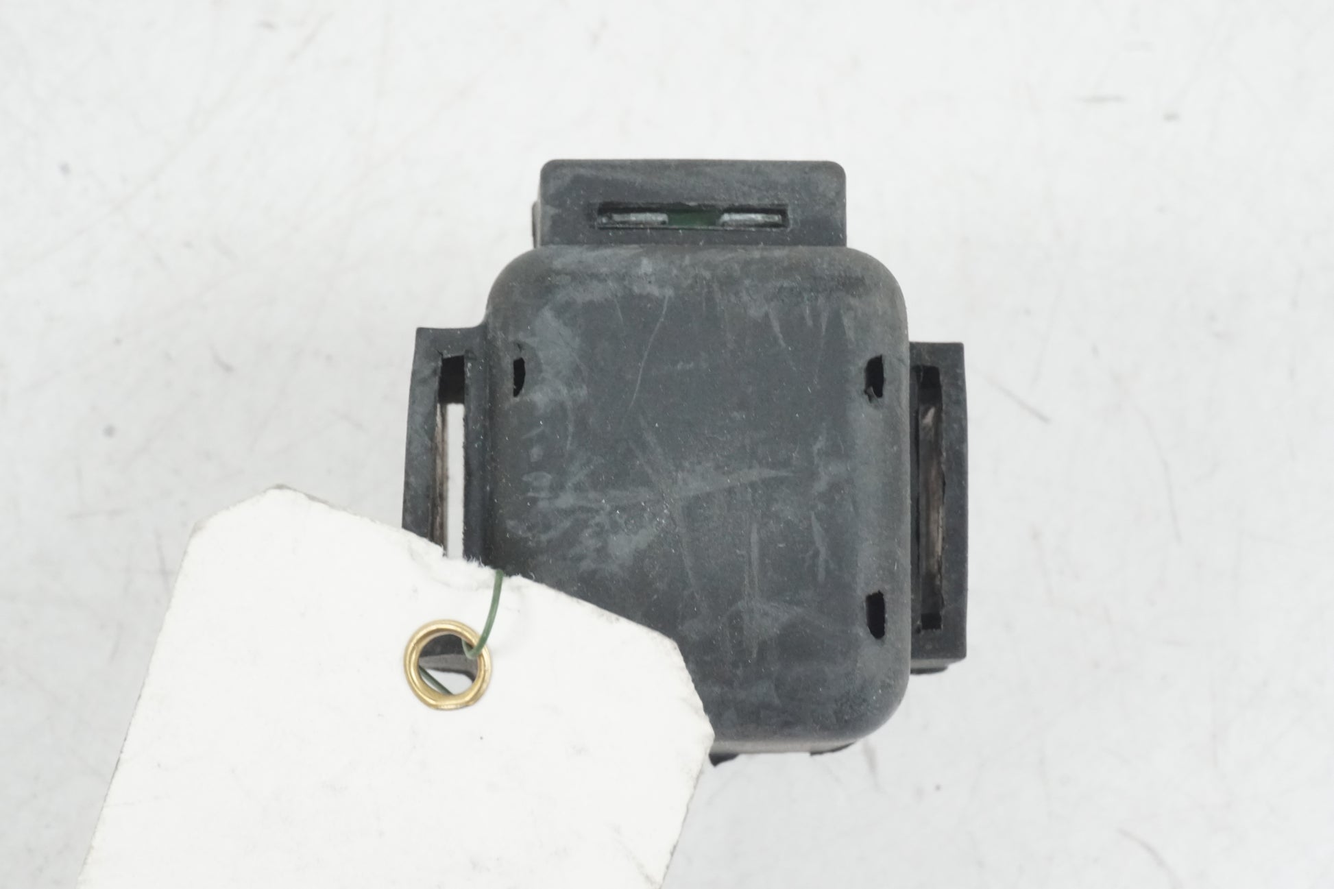 Baksidan på Startrelä från en Honda VFR 800 -1998 motorcykel.