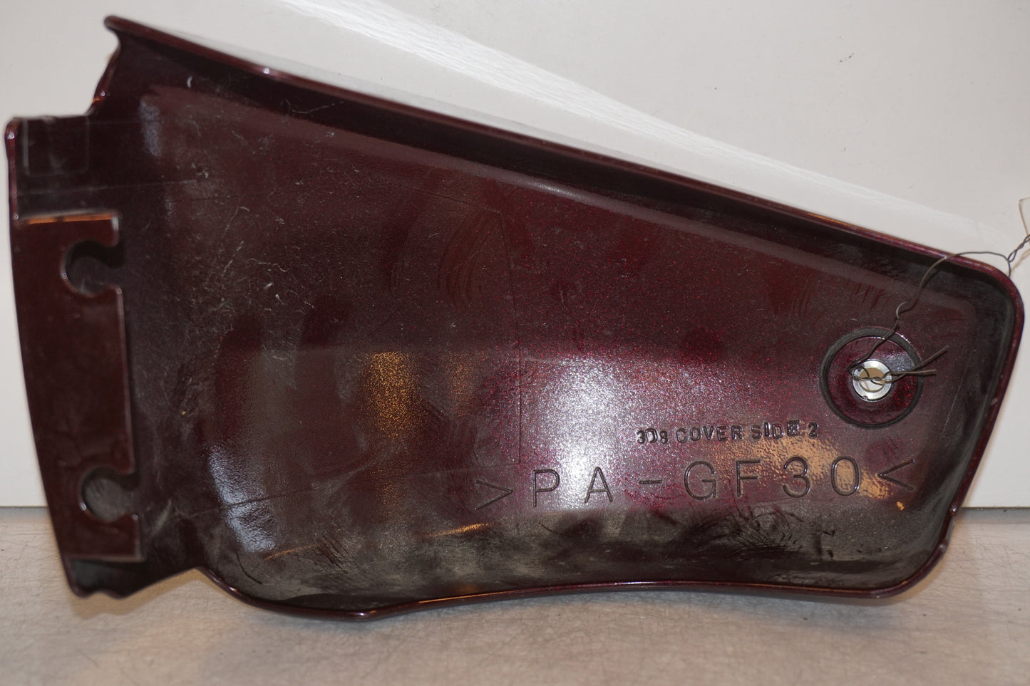 Snett nerifrån på Sidopanel från en Yamaha XVS 1300 -2008 motorcykel.