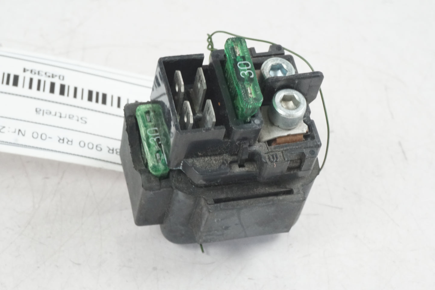 Baksidan på Startrelä från en Honda CBR 900 RR -2000 motorcykel.