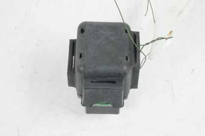 Höger sida på Startrelä från en Honda CBR 900 RR -2000 motorcykel.