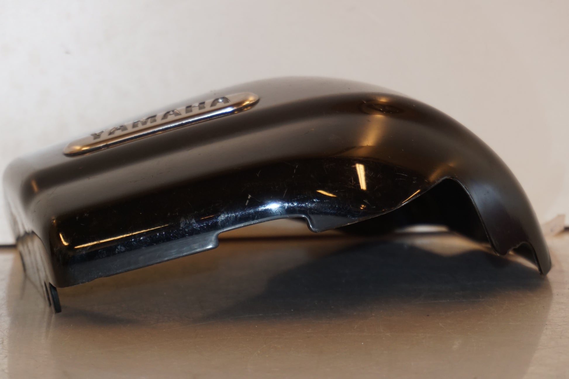 Baksidan på Sidopanel från en Yamaha XVS 1100 -2000 motorcykel.