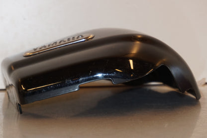 Baksidan på Sidopanel från en Yamaha XVS 1100 -2000 motorcykel.