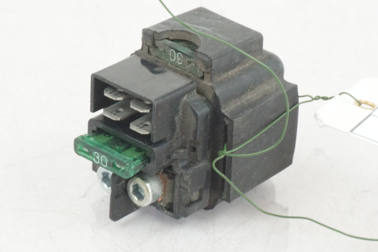 Framsidan på Startrelä från en Honda CBR 900 RR -2000 motorcykel.