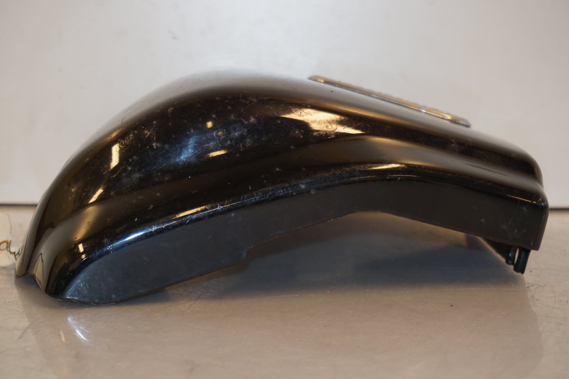 Vänster sida på Sidopanel från en Yamaha XVS 1100 -2000 motorcykel.