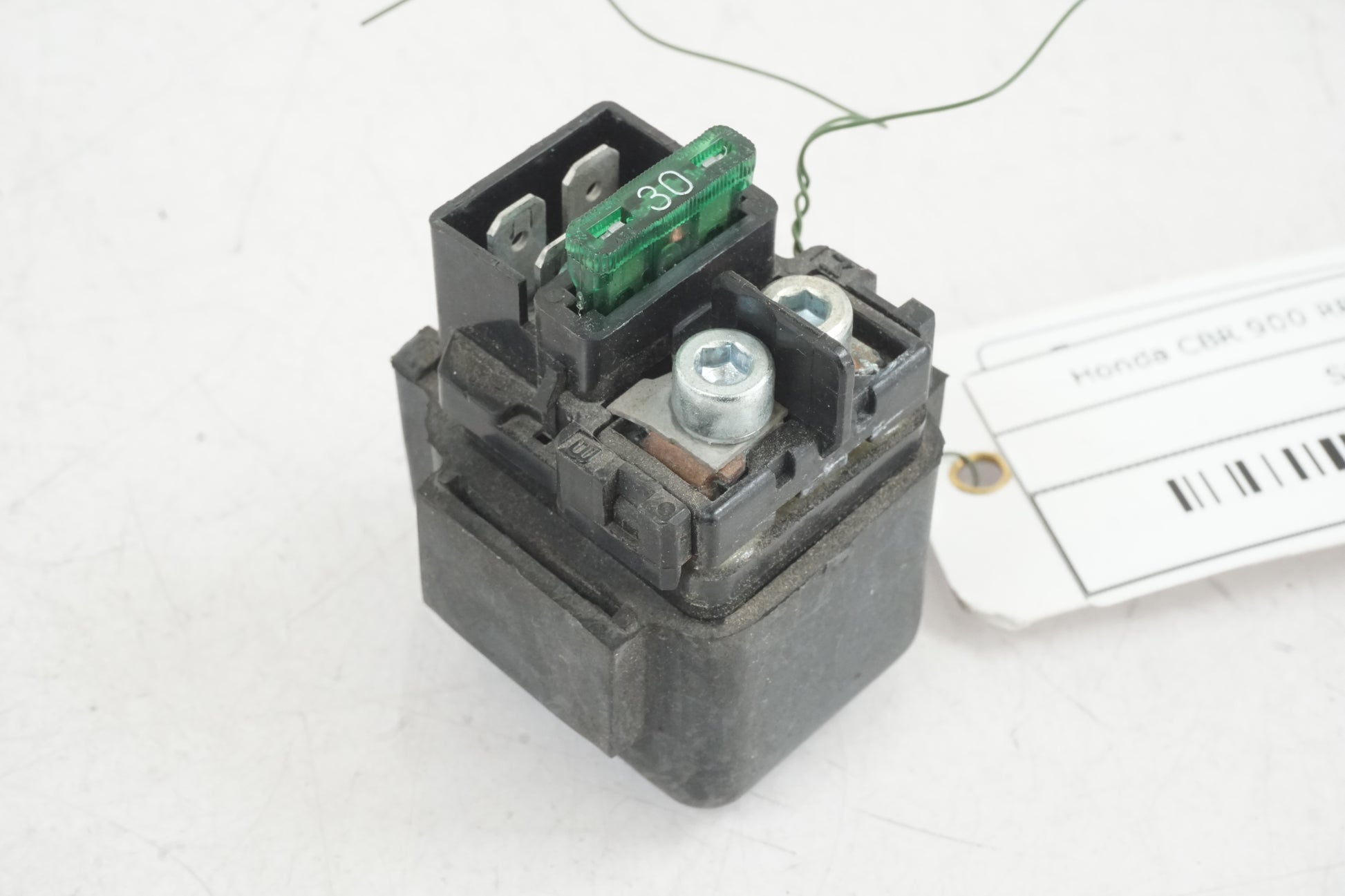 Baksidan på Startrelä från en Honda CBR 900 RR -2000 motorcykel.