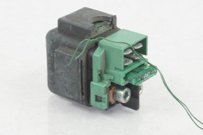 Framsidan på Startrelä från en Honda VFR 800 -1999 motorcykel.