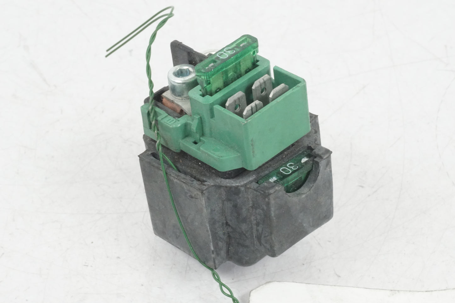 Framsidan på Startrelä från en Honda VFR 800 -2005 motorcykel.