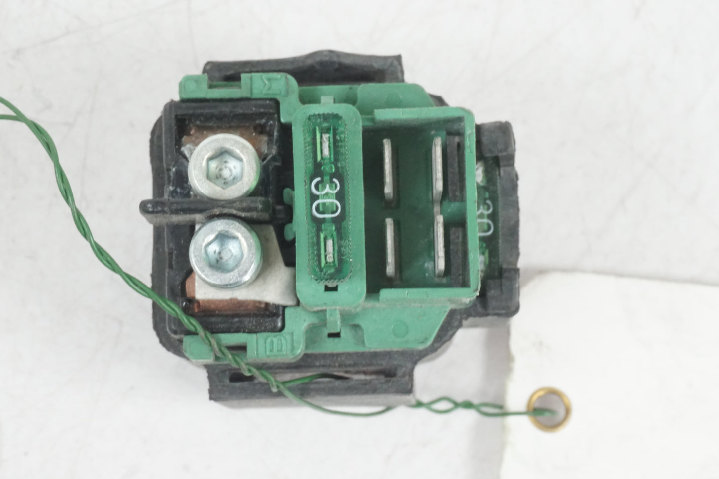 Baksidan på Startrelä från en Honda VFR 800 -2005 motorcykel.