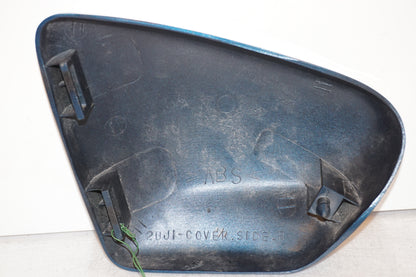 Snett nerifrån på Sidopanel från en Yamaha XV 125 -1998 motorcykel.